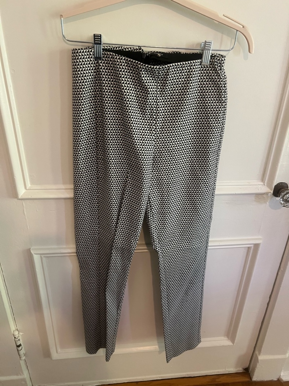 Theory tapered high waist pant. Size 6